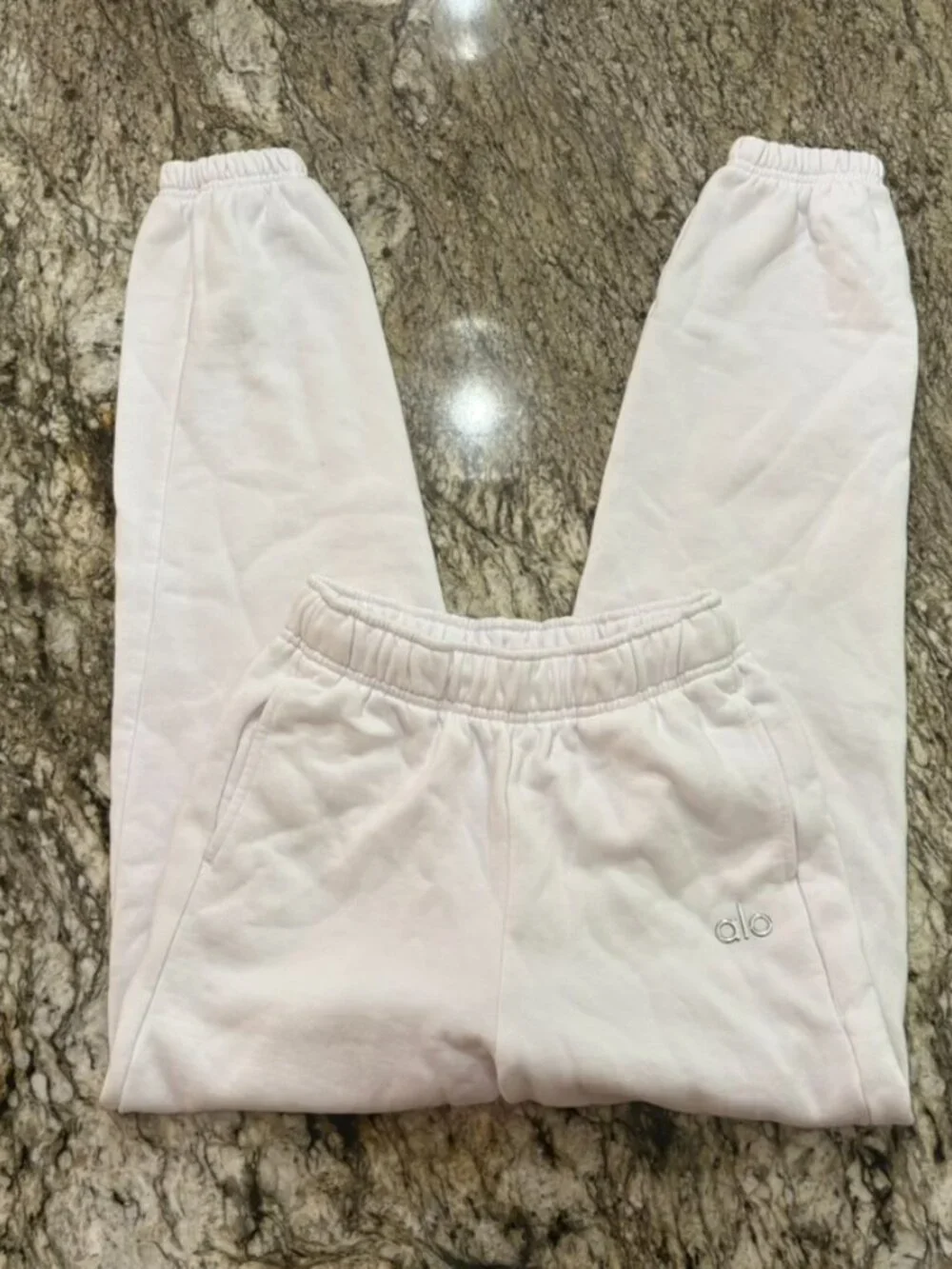 Alo Yoga Accolade Cuffed Sweatpants